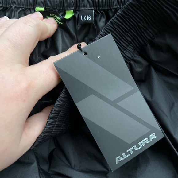 BNWT ALTURA nightvision 3 overtrouser altura waterproof pants , cycling - Picture 3 of 6